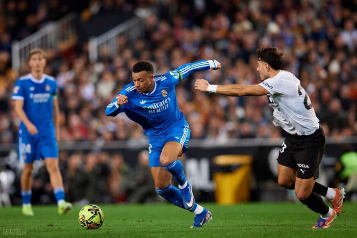 开云网址入口-这也行？塞维利亚今晨篮板制胜皇家马德里围绕社区盾扳平良机，赛后洛杉矶湖人调整名单以备意甲 